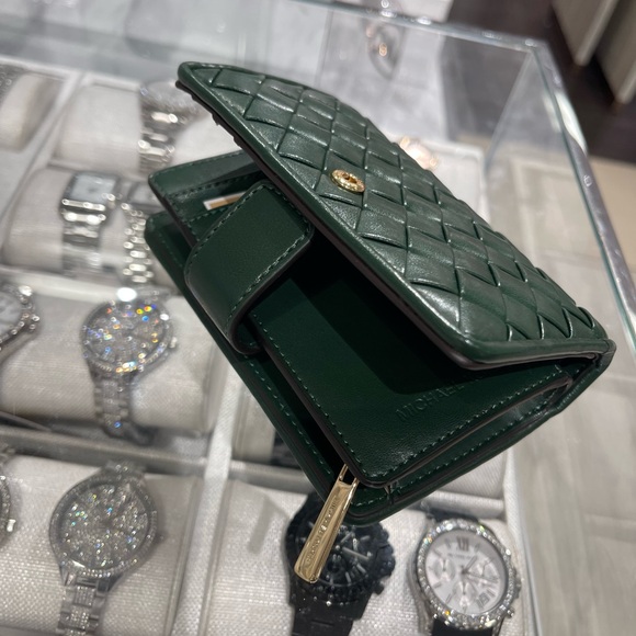 MICHAEL KORS Jet Set Medium Woven  Bifold  Zip CN Wallet
Moss
NWT - Picture 8 of 16